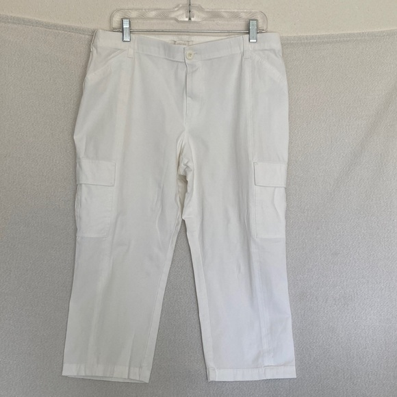 Chico’s White Cargo Crop pants Size 2.5 (12) - Picture 1 of 8